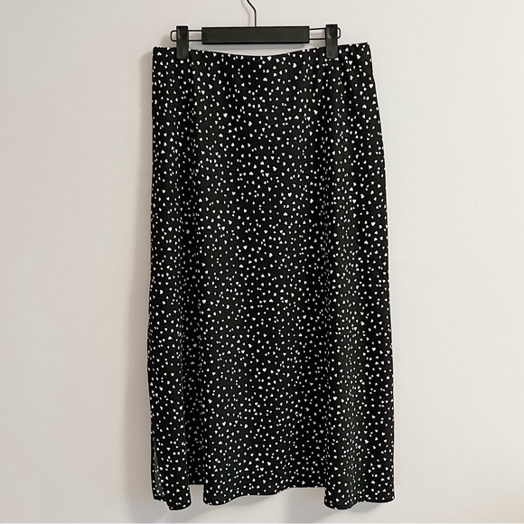 *SOLD* 3/20 Adorable target “heart” skirt - Picture 2 of 6